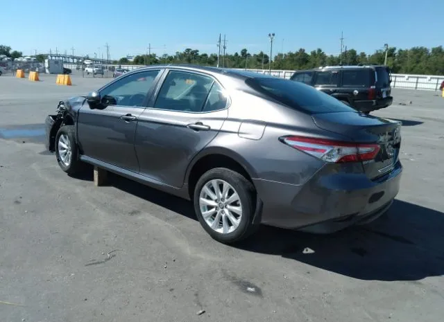 Photo 2 VIN: 4T1B11HK3JU537310 - TOYOTA CAMRY 