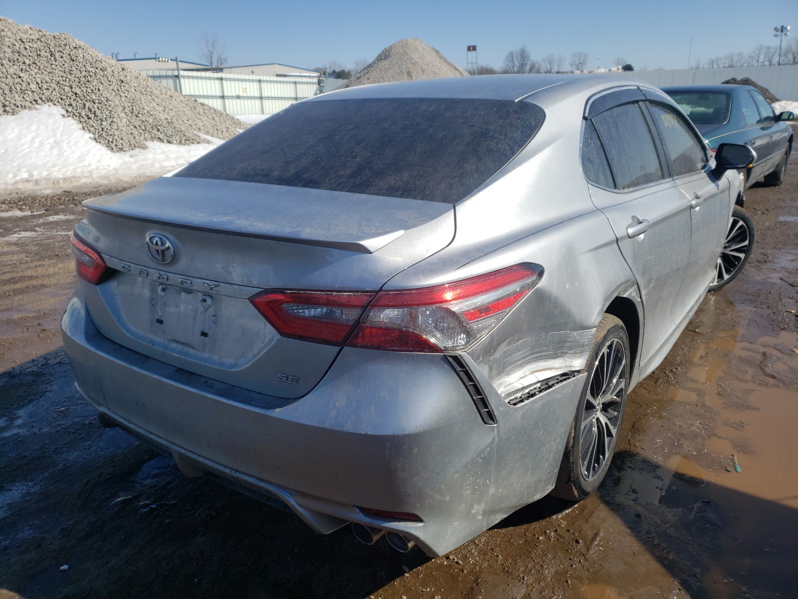 Photo 3 VIN: 4T1B11HK3JU566757 - TOYOTA CAMRY L 