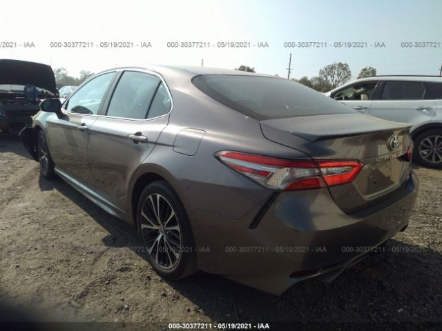 Photo 2 VIN: 4T1B11HK3JU570730 - TOYOTA CAMRY 