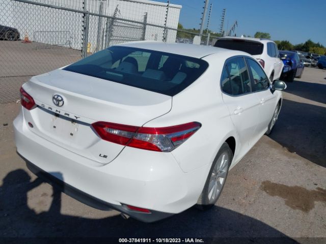 Photo 3 VIN: 4T1B11HK3JU591836 - TOYOTA CAMRY 