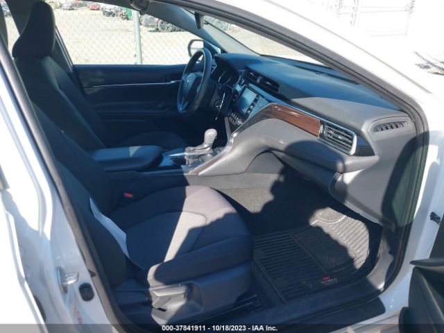 Photo 4 VIN: 4T1B11HK3JU591836 - TOYOTA CAMRY 