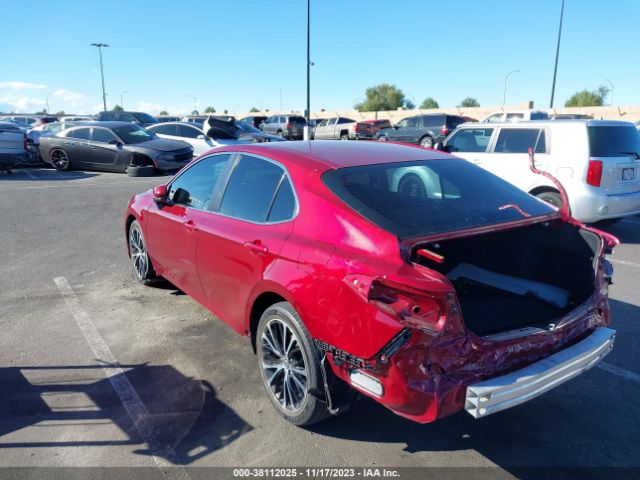 Photo 2 VIN: 4T1B11HK3JU600051 - TOYOTA CAMRY 