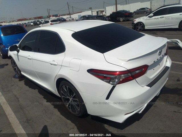 Photo 2 VIN: 4T1B11HK3JU602768 - TOYOTA CAMRY 