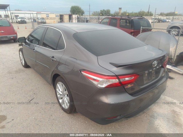 Photo 2 VIN: 4T1B11HK3JU606643 - TOYOTA CAMRY 