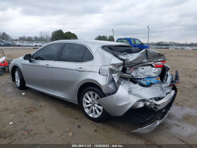 Photo 2 VIN: 4T1B11HK3JU616198 - TOYOTA CAMRY 