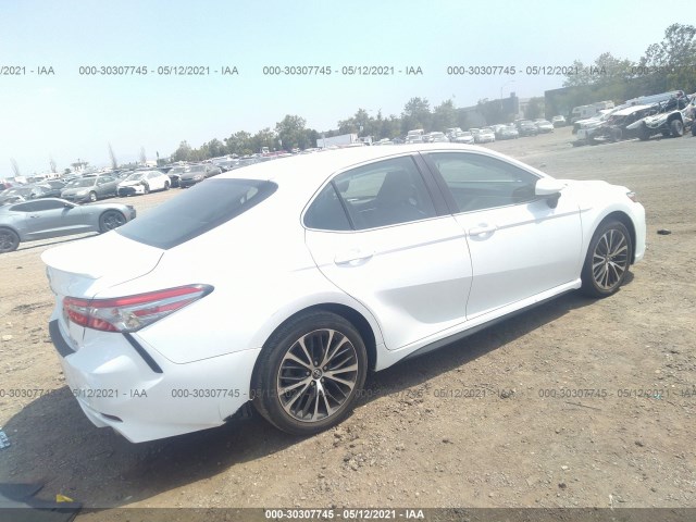 Photo 3 VIN: 4T1B11HK3JU618100 - TOYOTA CAMRY 