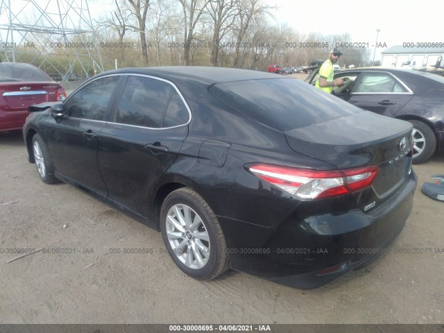 Photo 2 VIN: 4T1B11HK3JU629808 - TOYOTA CAMRY 