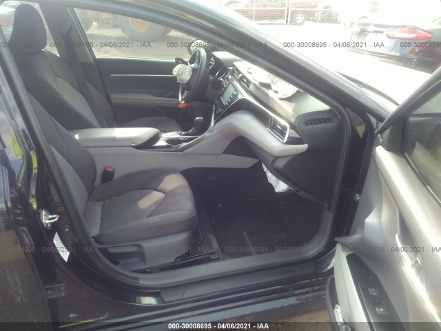 Photo 4 VIN: 4T1B11HK3JU629808 - TOYOTA CAMRY 