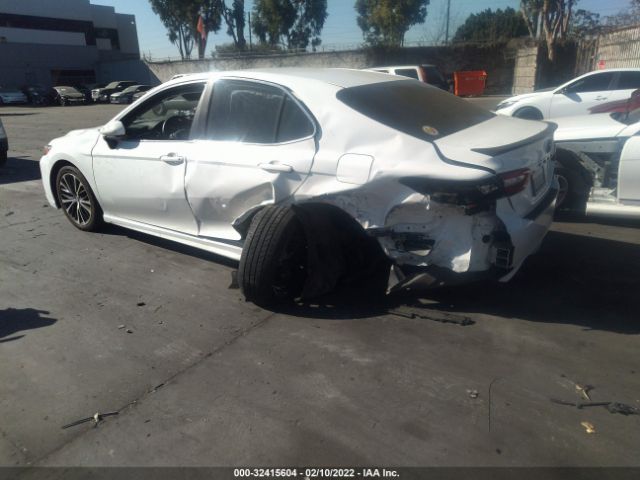 Photo 2 VIN: 4T1B11HK3JU632613 - TOYOTA CAMRY 