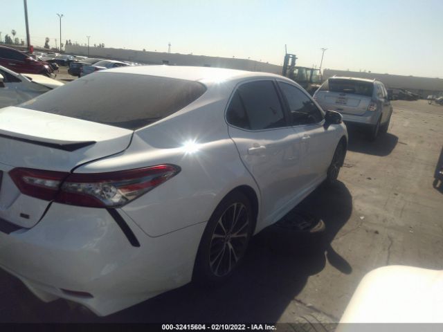 Photo 3 VIN: 4T1B11HK3JU632613 - TOYOTA CAMRY 