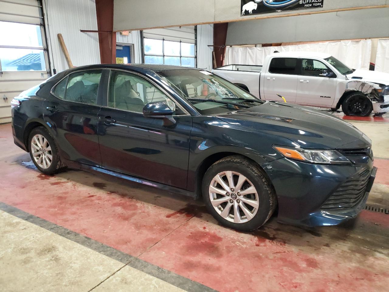 Photo 3 VIN: 4T1B11HK3JU637326 - TOYOTA CAMRY 