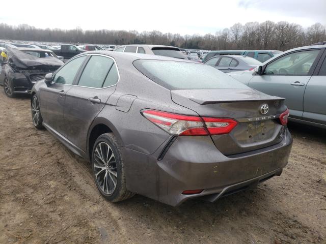 Photo 2 VIN: 4T1B11HK3JU641702 - TOYOTA CAMRY L 