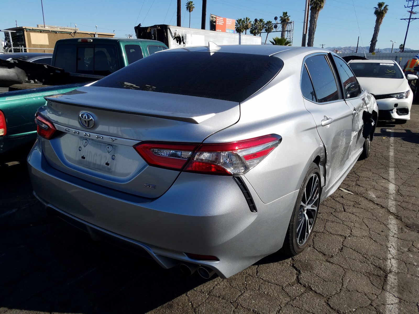 Photo 3 VIN: 4T1B11HK3KU185833 - TOYOTA CAMRY L 