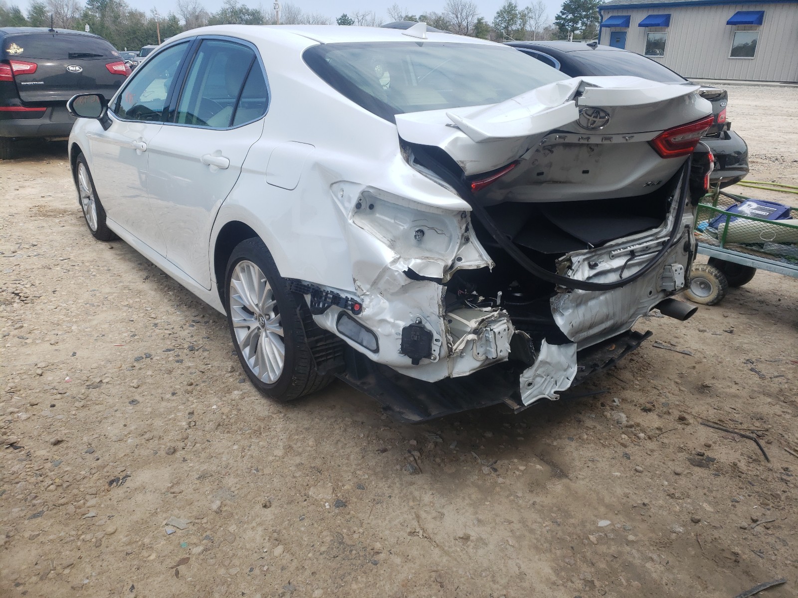 Photo 2 VIN: 4T1B11HK3KU694000 - TOYOTA CAMRY L 