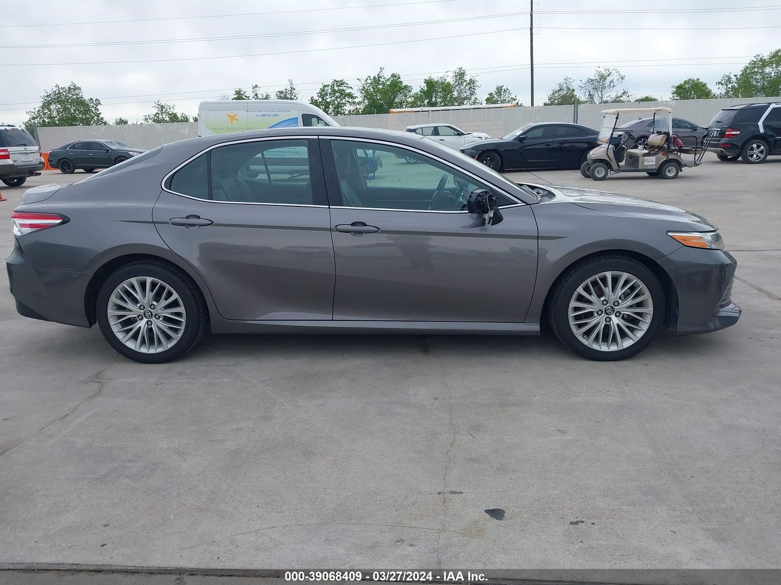 Photo 12 VIN: 4T1B11HK4JU004558 - TOYOTA CAMRY 