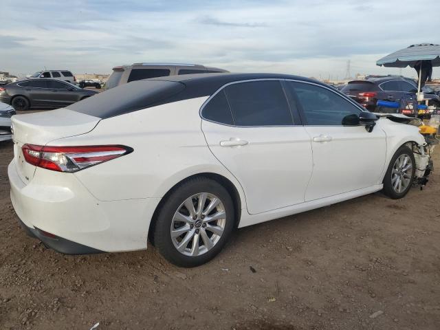 Photo 2 VIN: 4T1B11HK4JU005841 - TOYOTA CAMRY 