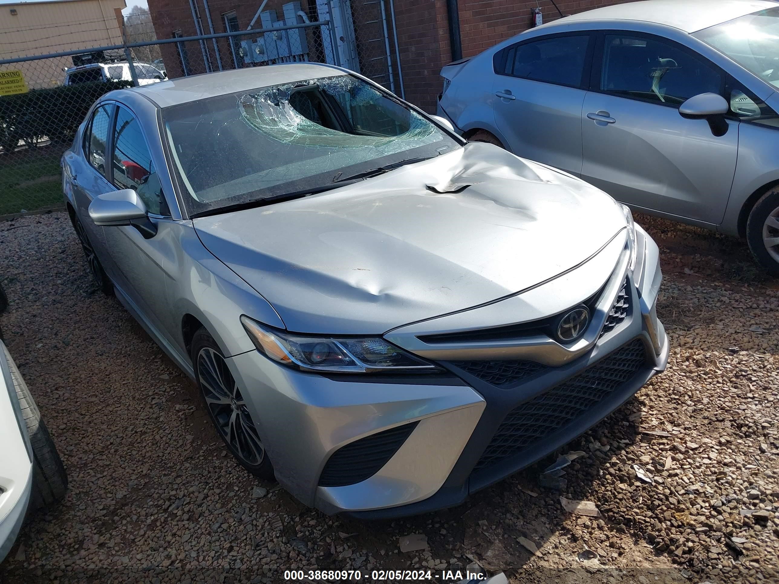 Photo 0 VIN: 4T1B11HK4JU020596 - TOYOTA CAMRY 