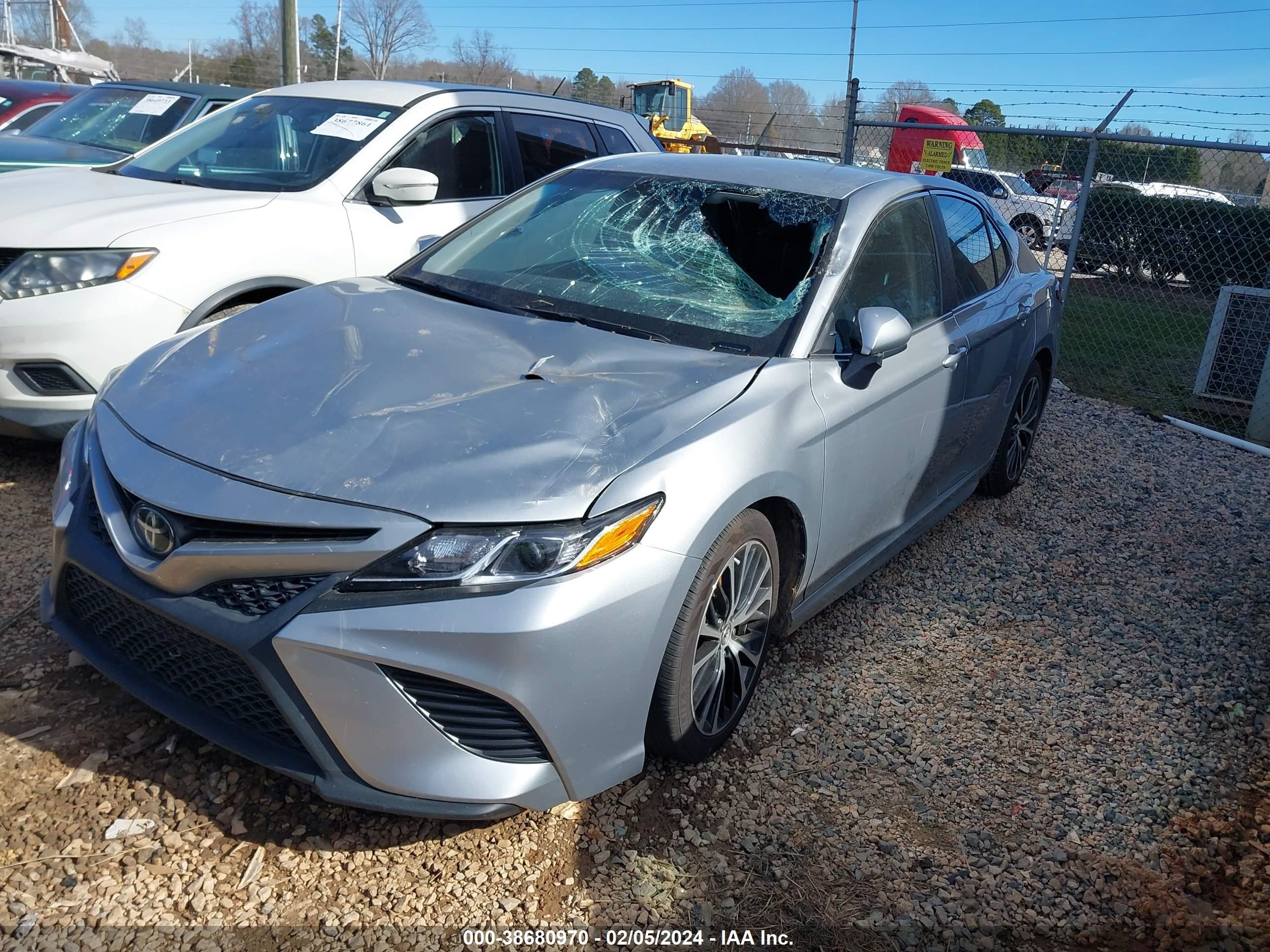 Photo 1 VIN: 4T1B11HK4JU020596 - TOYOTA CAMRY 