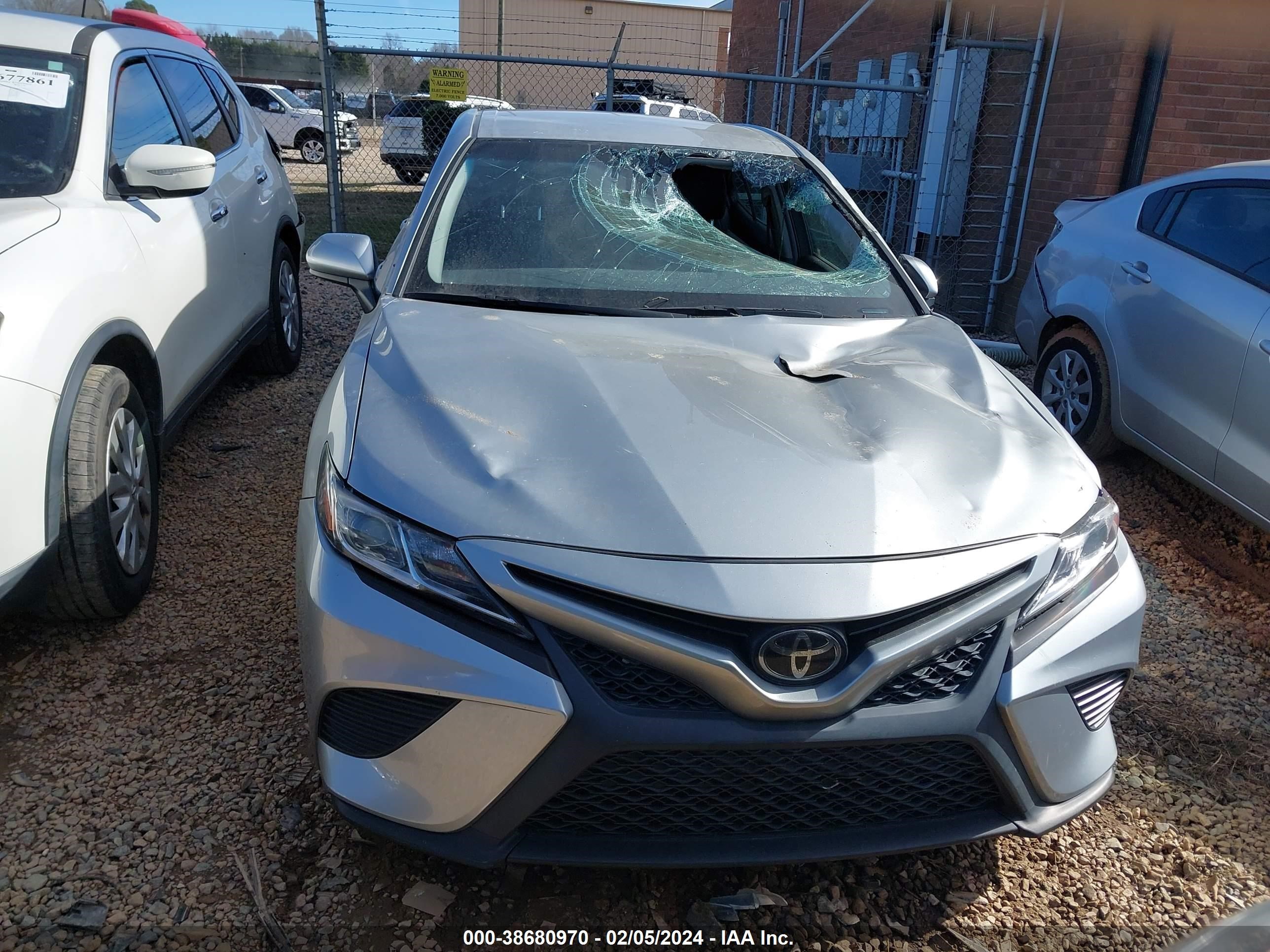 Photo 11 VIN: 4T1B11HK4JU020596 - TOYOTA CAMRY 