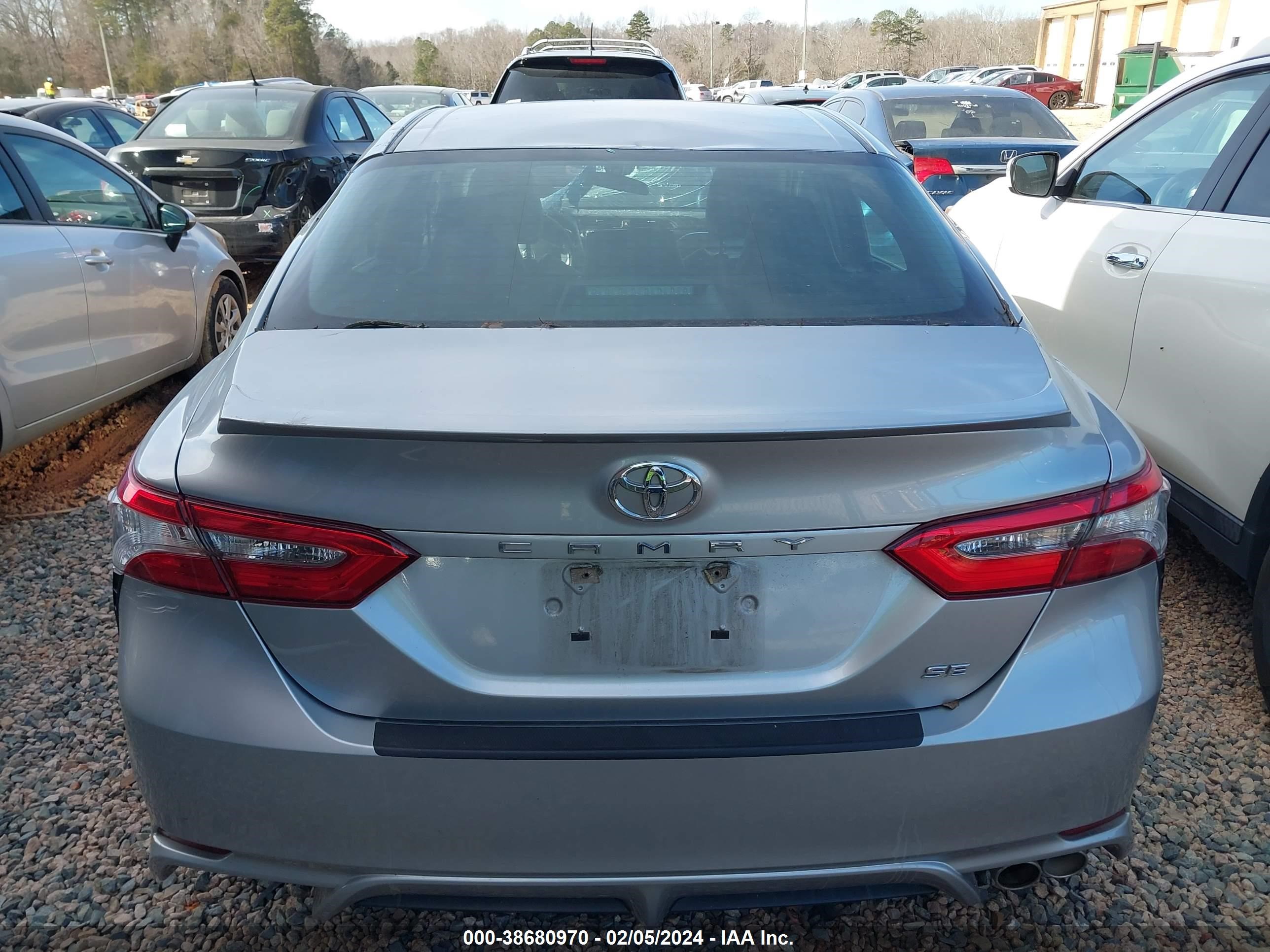 Photo 15 VIN: 4T1B11HK4JU020596 - TOYOTA CAMRY 