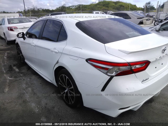 Photo 2 VIN: 4T1B11HK4JU025572 - TOYOTA CAMRY 