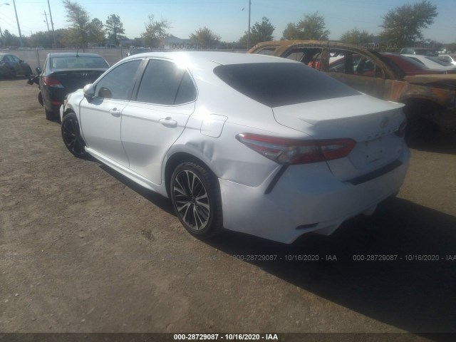 Photo 2 VIN: 4T1B11HK4JU042243 - TOYOTA CAMRY 