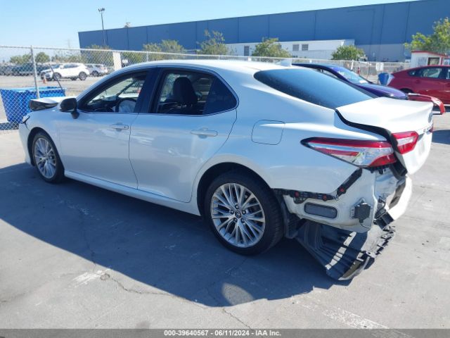 Photo 2 VIN: 4T1B11HK4JU042260 - TOYOTA CAMRY 