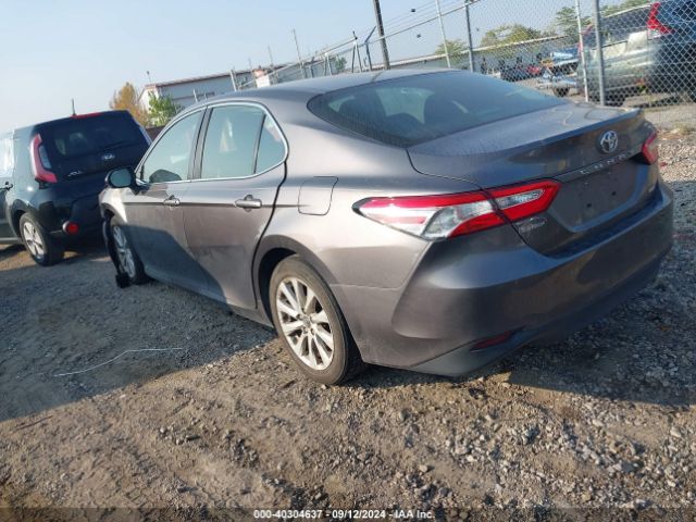 Photo 2 VIN: 4T1B11HK4JU077848 - TOYOTA CAMRY 