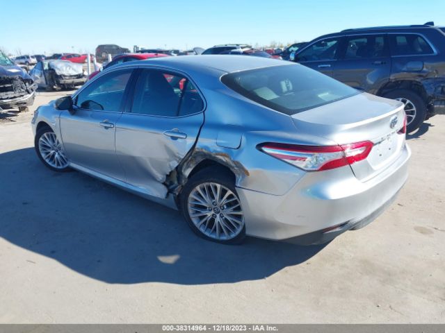 Photo 2 VIN: 4T1B11HK4JU086114 - TOYOTA CAMRY 