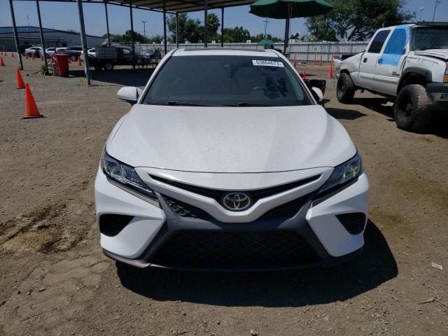 Photo 4 VIN: 4T1B11HK4JU094262 - TOYOTA CAMRY 