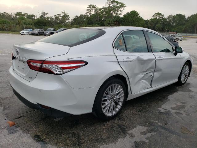 Photo 2 VIN: 4T1B11HK4JU102196 - TOYOTA CAMRY L 