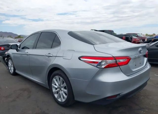 Photo 2 VIN: 4T1B11HK4JU110394 - TOYOTA CAMRY 