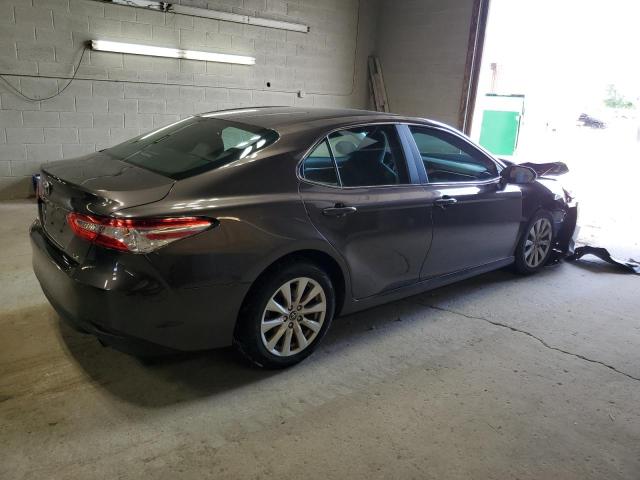 Photo 2 VIN: 4T1B11HK4JU139457 - TOYOTA CAMRY 