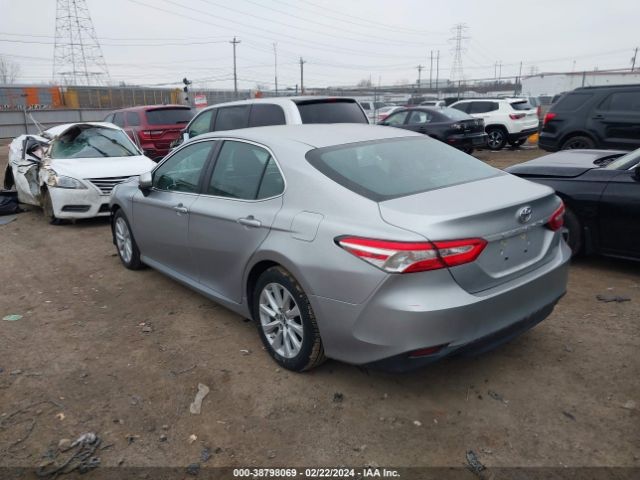 Photo 2 VIN: 4T1B11HK4JU140897 - TOYOTA CAMRY 