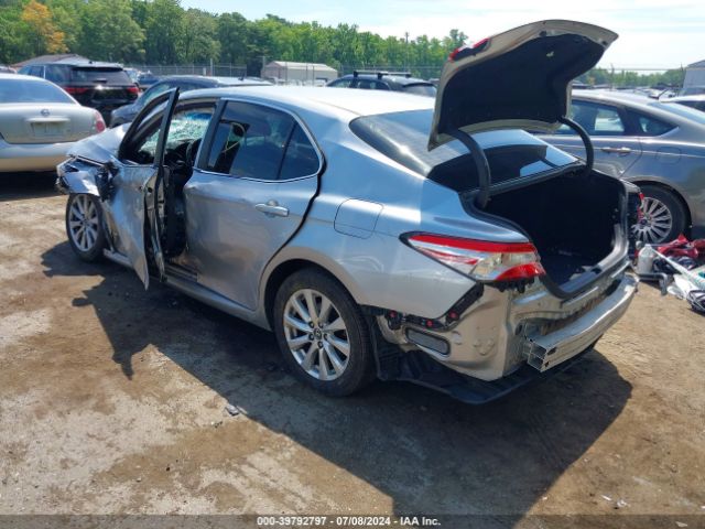 Photo 2 VIN: 4T1B11HK4JU143914 - TOYOTA CAMRY 