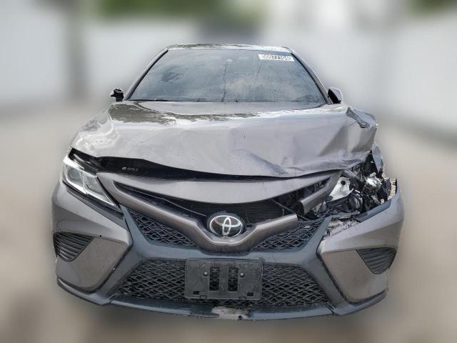 Photo 4 VIN: 4T1B11HK4JU522833 - TOYOTA CAMRY 