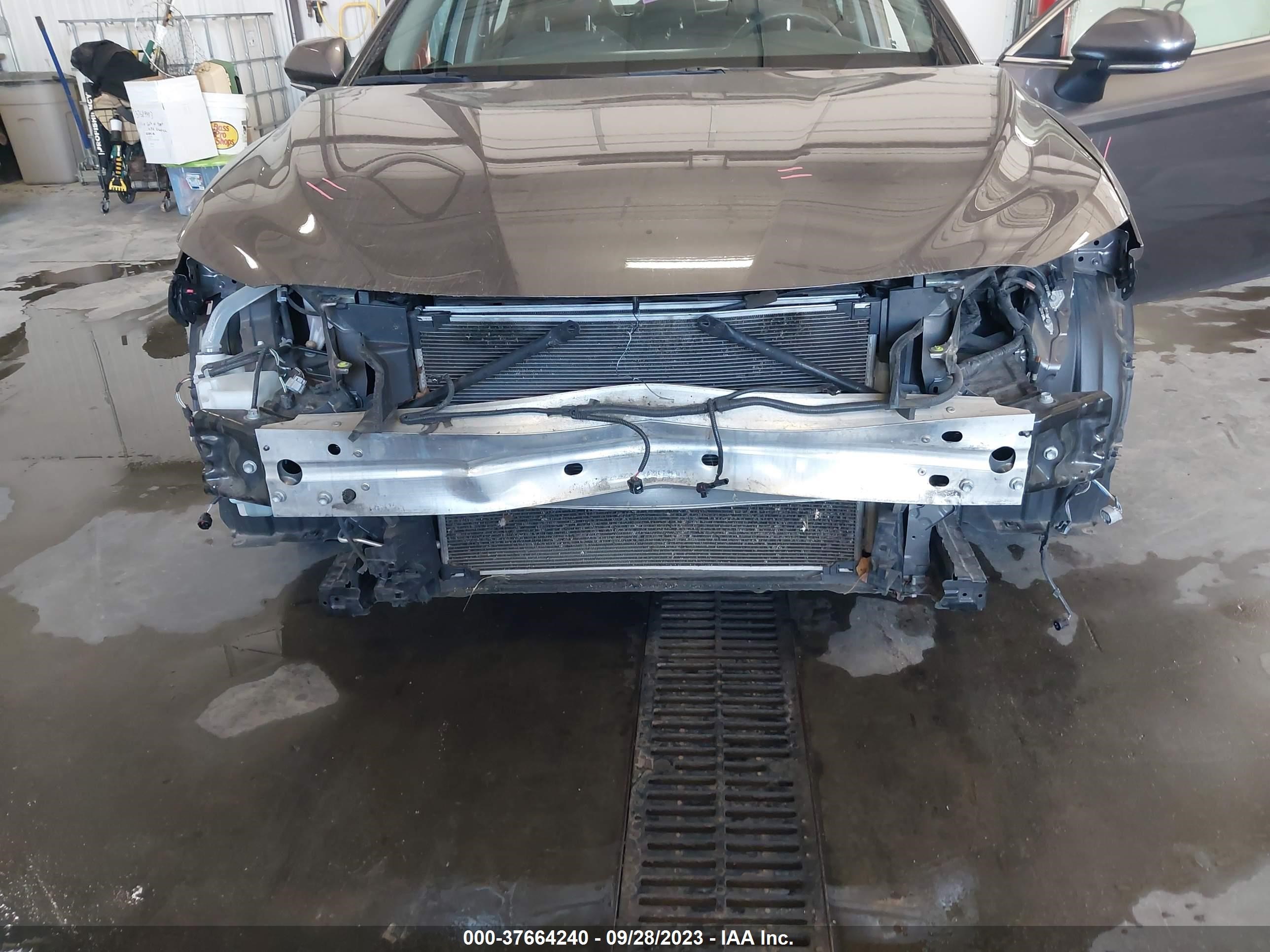 Photo 5 VIN: 4T1B11HK4JU540877 - TOYOTA CAMRY 