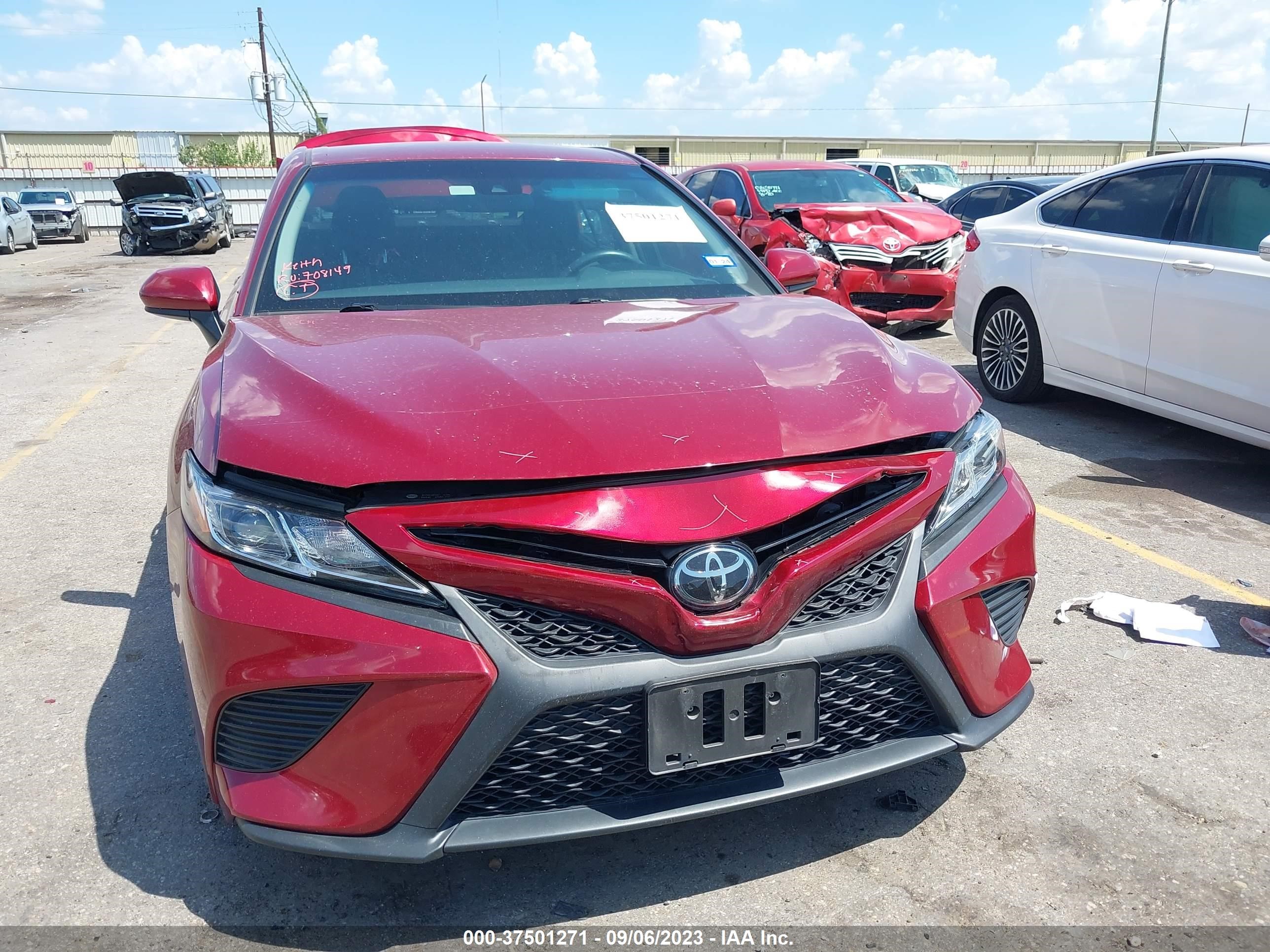 Photo 11 VIN: 4T1B11HK4JU564628 - TOYOTA CAMRY 