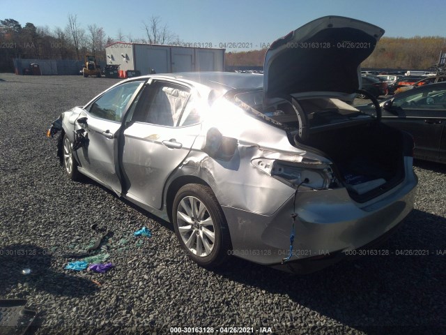 Photo 2 VIN: 4T1B11HK4JU577136 - TOYOTA CAMRY 