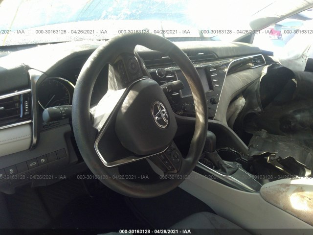 Photo 4 VIN: 4T1B11HK4JU577136 - TOYOTA CAMRY 