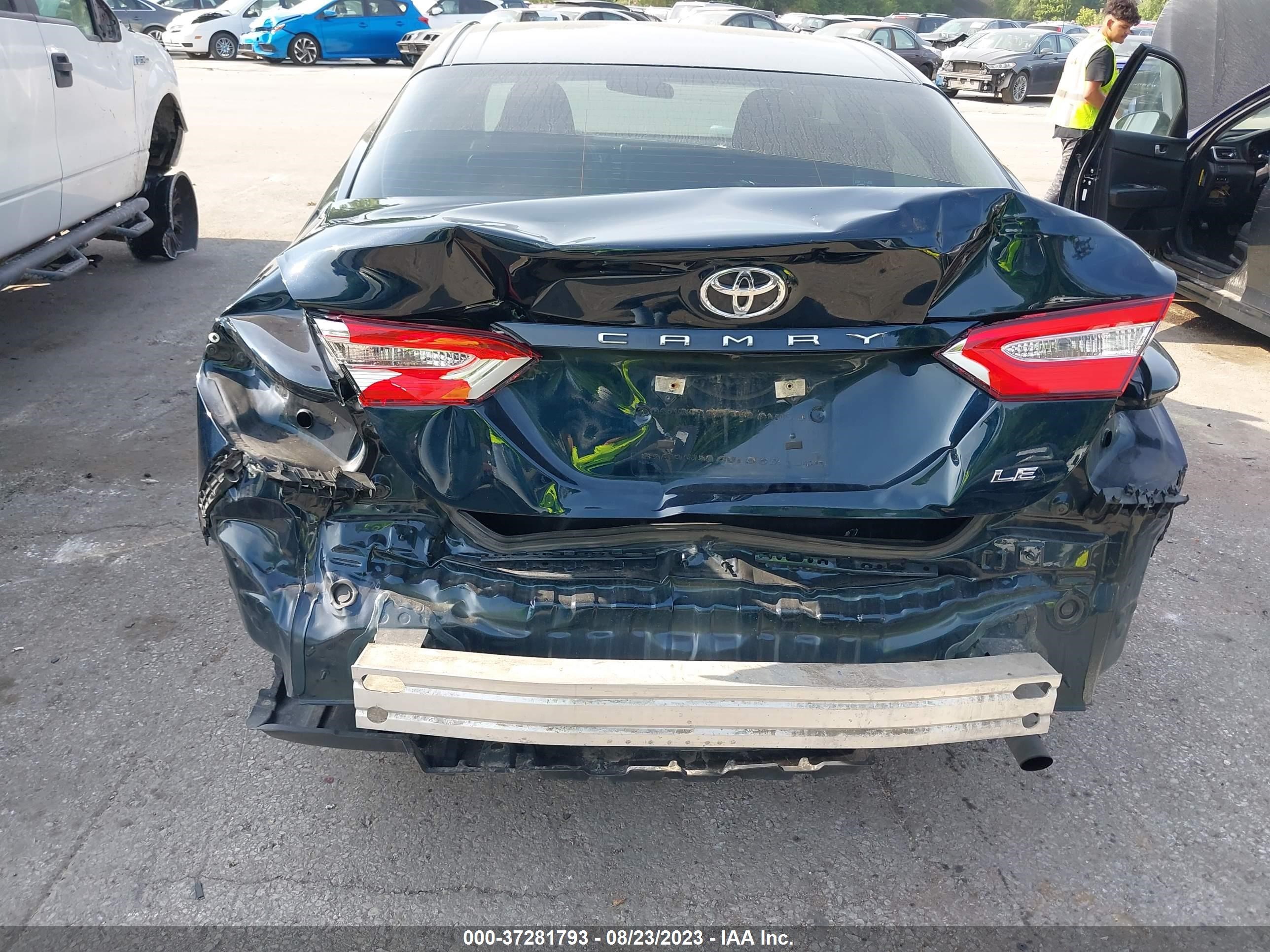 Photo 5 VIN: 4T1B11HK4JU614699 - TOYOTA CAMRY 