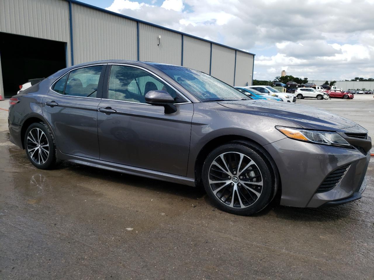 Photo 3 VIN: 4T1B11HK4JU617344 - TOYOTA CAMRY 