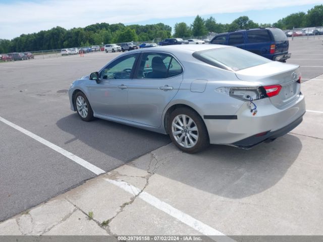 Photo 2 VIN: 4T1B11HK4JU627386 - TOYOTA CAMRY 