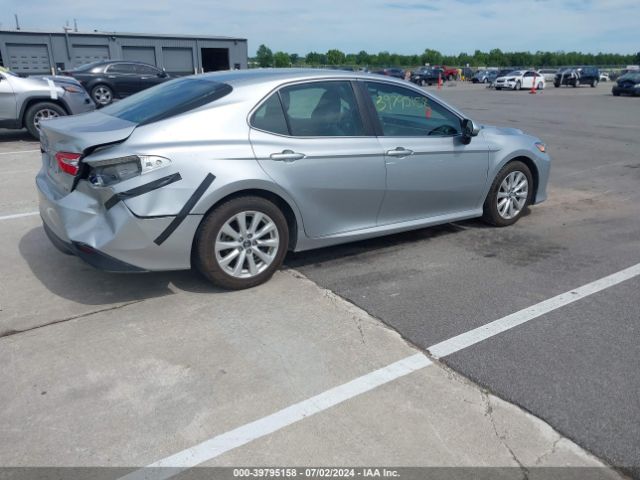 Photo 3 VIN: 4T1B11HK4JU627386 - TOYOTA CAMRY 