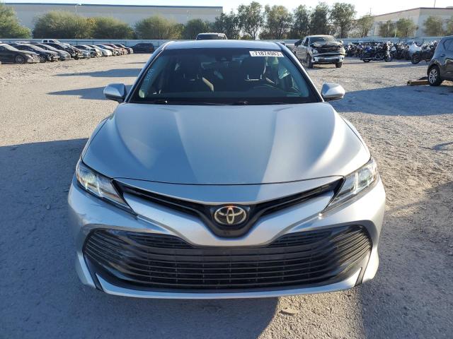 Photo 4 VIN: 4T1B11HK4JU630143 - TOYOTA CAMRY 