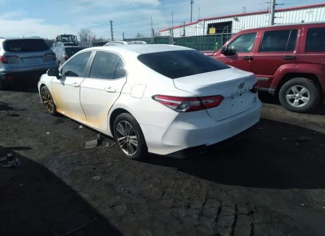 Photo 2 VIN: 4T1B11HK4JU647072 - TOYOTA CAMRY 