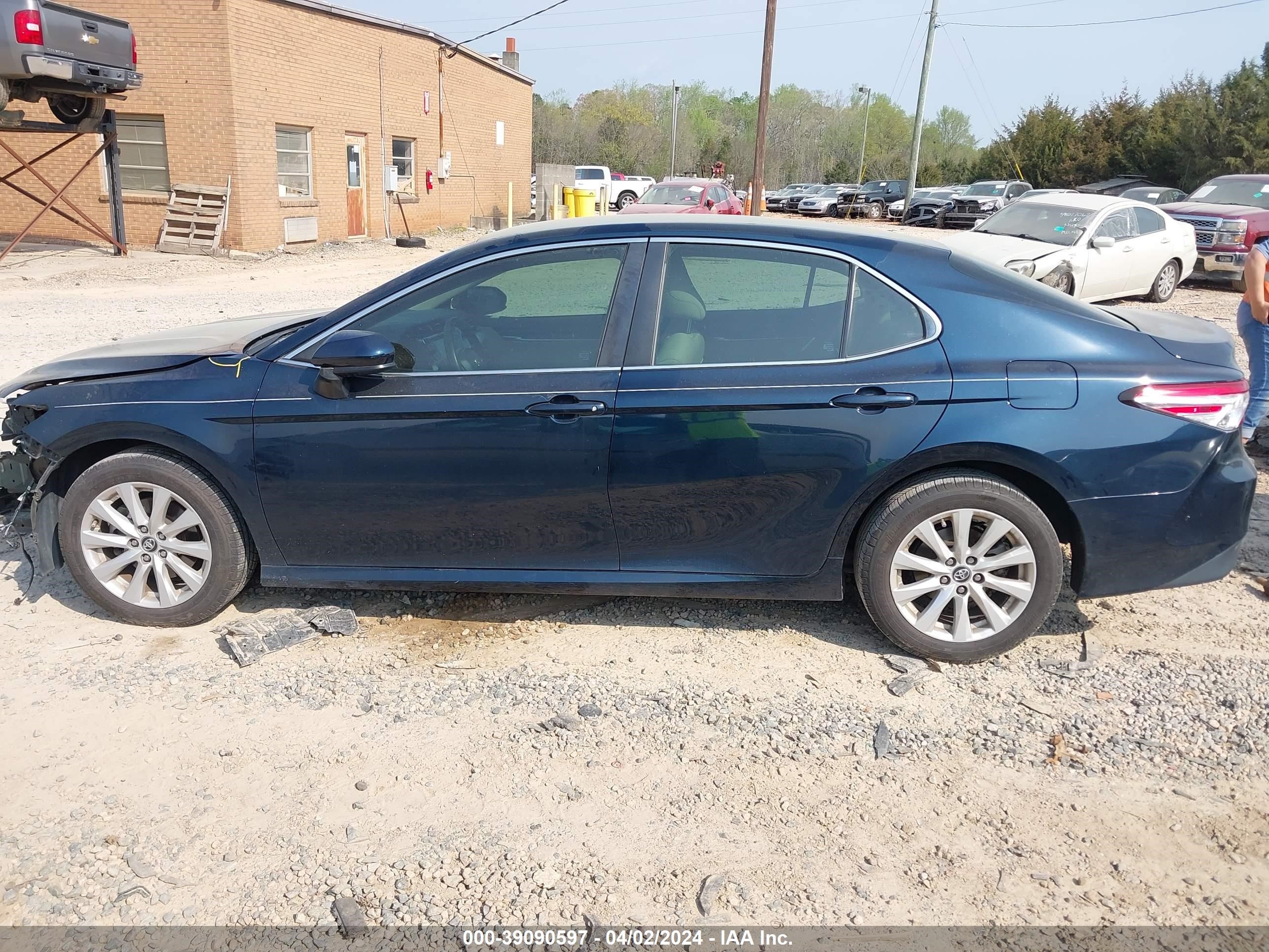 Photo 13 VIN: 4T1B11HK4JU653471 - TOYOTA CAMRY 