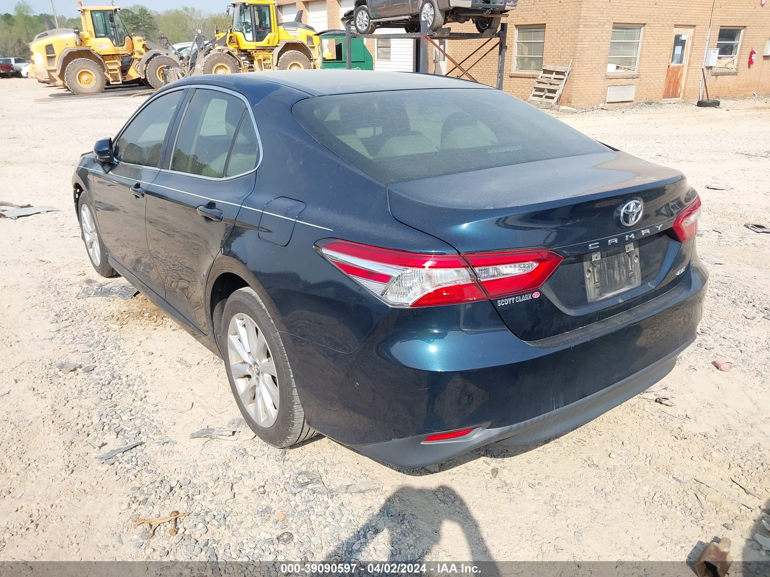 Photo 2 VIN: 4T1B11HK4JU653471 - TOYOTA CAMRY 