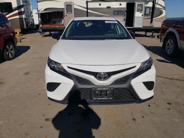 Photo 4 VIN: 4T1B11HK4KU282037 - TOYOTA CAMRY 