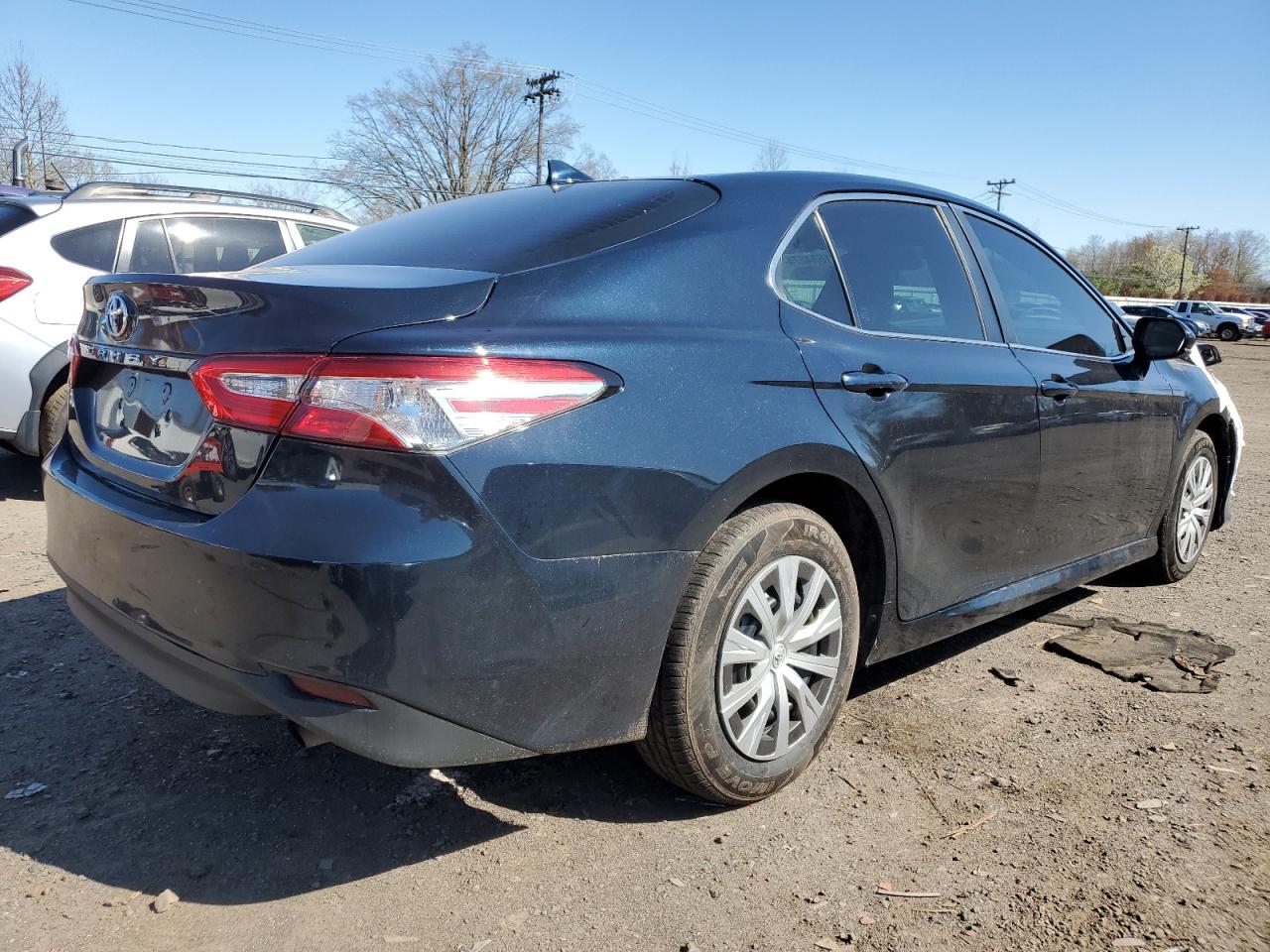 Photo 2 VIN: 4T1B11HK4KU681885 - TOYOTA CAMRY 